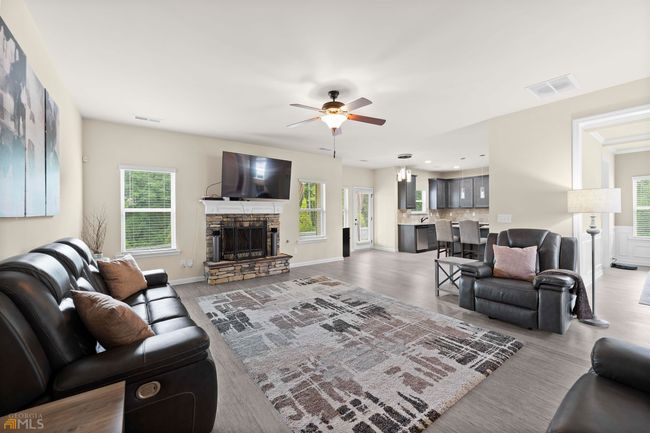 3015 Button Cir, House other with 4 bedrooms, 3 bathrooms and null parking in Loganville GA | Image 22