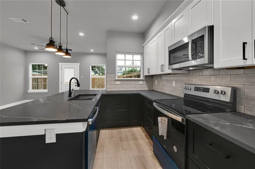 b-7415 Hezekiah Ln, Houston, TX, 77088-7617 | Card Image