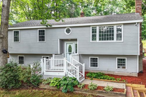 12 Ash St, Londonderry, NH, 03053-3350 | Card Image