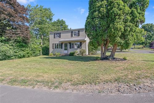 105 Horseshoe Dr, Syracuse, NY, 13219-1304 | Card Image