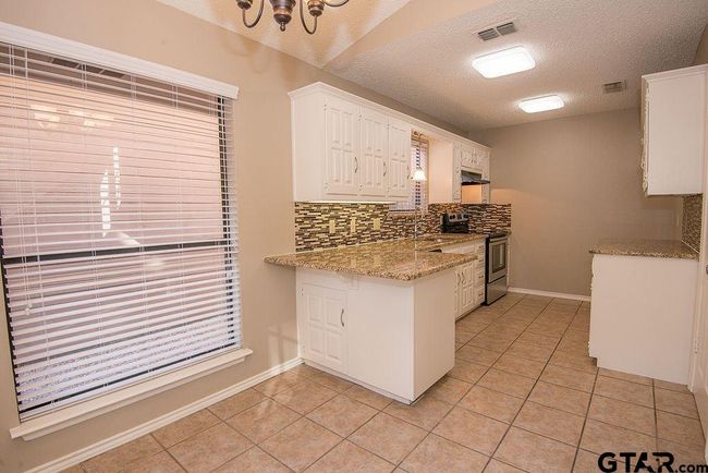 5907 Hollytree Dr, Townhouse with 2 bedrooms, 2 bathrooms and null parking in Tyler TX | Image 9