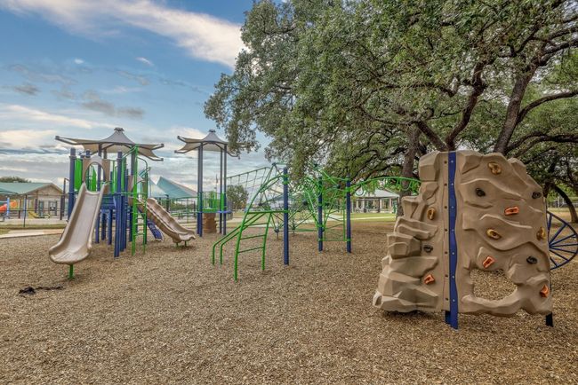 Playgrounds walking distance to Milburn Park! | Image 33