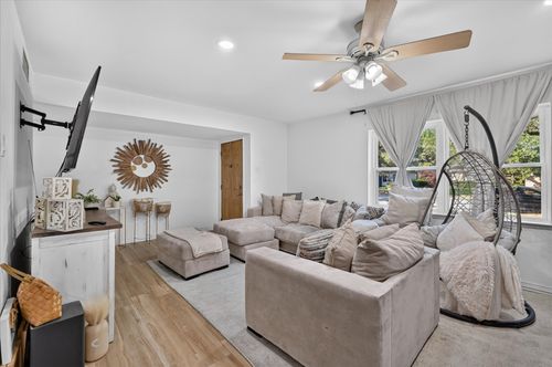 3125 Rainbow Dr, Grand Prairie, TX, 75052-5864 | Card Image