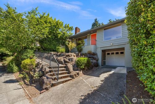 5508 31st Ave Ne, Seattle, WA, 98105-2301 | Card Image