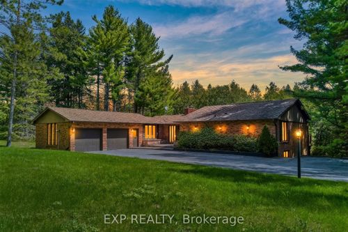 7985 Cedarbrook Trail, Whitby, ON, L1M1L9 | Card Image