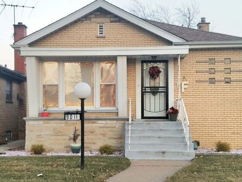 9011 S Dante Ave, Chicago, IL, 60619-7913 | Card Image