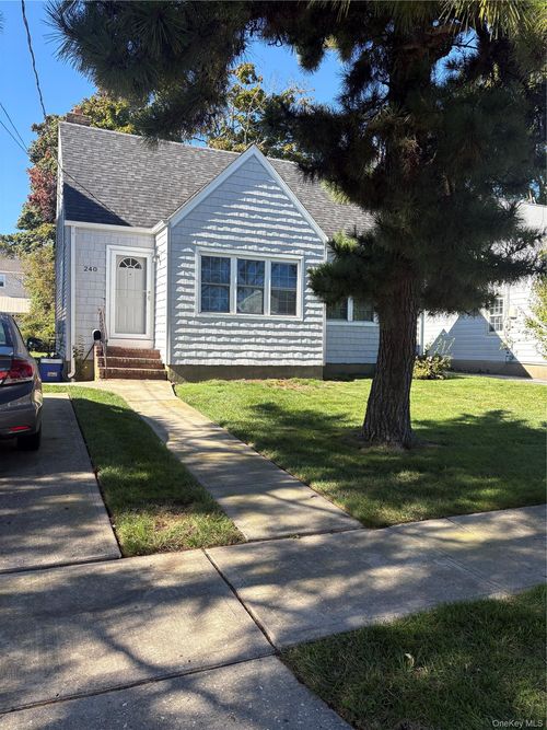 240 Roosevelt Avenue, Hempstead, NY, 11520 | Card Image