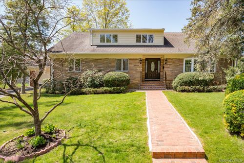 7 Elliot Rd, Great Neck, NY, 11021-1503 | Card Image