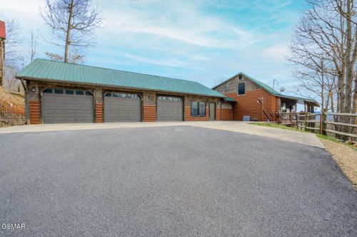 3644 Wears Mountain Ln, Sevierville, TN, 37862-8526 | Card Image