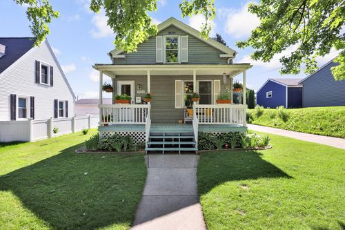 2125 S 9th St, Manitowoc, WI, 54220-6655 | Card Image