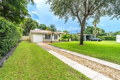 1065 Ne 120th St, House other with 3 bedrooms, 1 bathrooms and null parking in Biscayne Park FL | Image 2