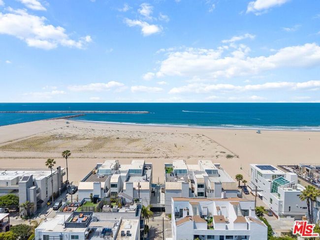 APT-201 - 5205 Ocean Front Walk, Condo with 2 bedrooms, 3 bathrooms and 2 parking in Marina del Rey CA | Image 42