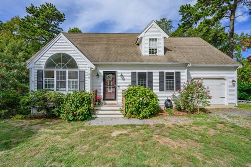 16 Balfour Ln, Mashpee, MA, 02649-2240 | Card Image