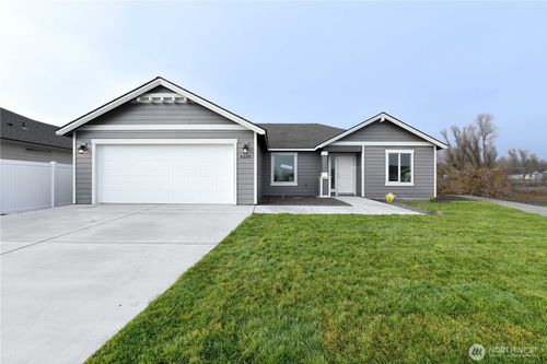 4259 W Sandy Ct, Moses Lake, WA, 98837-8035 | Card Image