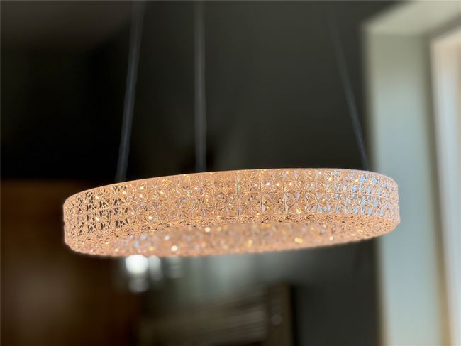 Elegant lightening fixture above tub | Image 25