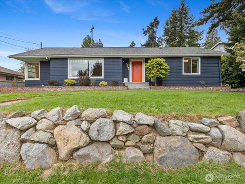 10723 Densmore Ave N, Seattle, WA, 98133-8943 | Card Image