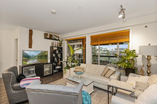 320-32445 Simon Ave, Abbotsford, BC, V2T0G7 | Card Image
