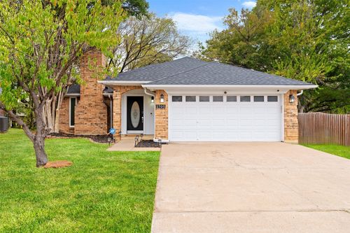 2705 Dover Gardens Dr, Arlington, TX, 76017-4229 | Card Image