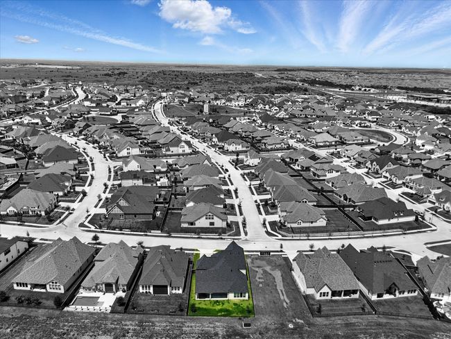 Aerial view of residential area featuring property boundaries highlighted | Image 38