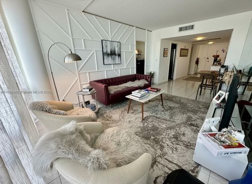 apt-211-900 Bay Dr, Miami Beach, FL, 33141-5630 | Card Image