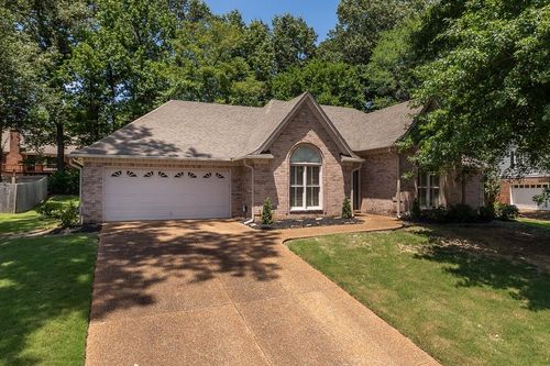 8668 Wood Mills Dr W, Cordova, TN, 38016-6184 | Card Image