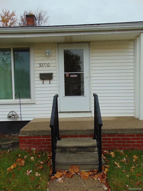 33710 Alta St, Garden City, MI, 48135-1084 | Card Image