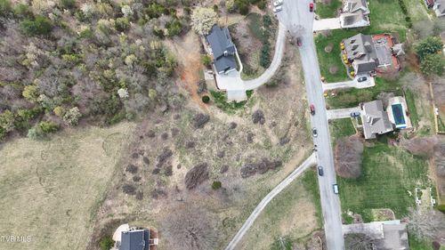 209 Briarfield Dr, Kingsport, TN, 37660-6962 | Card Image