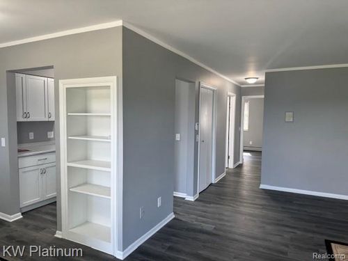 815 Fort St, Port Huron, MI, 48060-3921 | Card Image