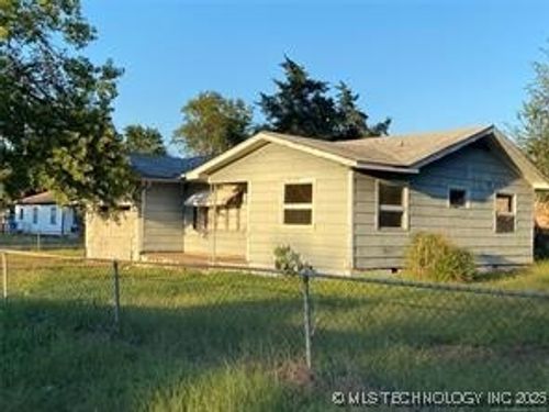 511 N Inglis St, Okmulgee, OK, 74447-3831 | Card Image