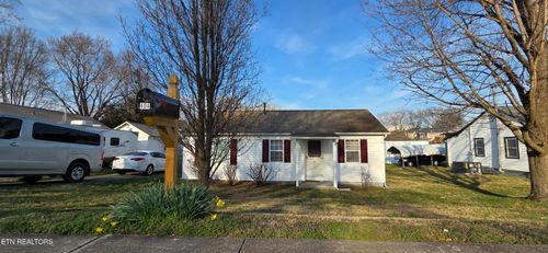 404 N 5th St, Maryville, TN, 37804-2924 | Card Image