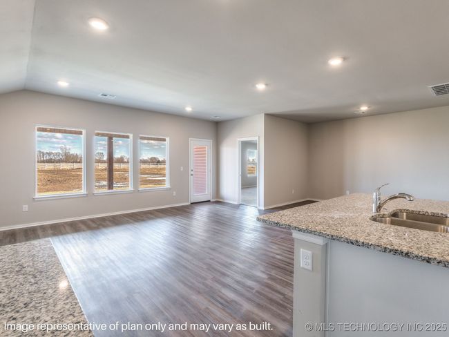 501 S 85th Street, House other with 4 bedrooms, 2 bathrooms and null parking in Broken Arrow OK | Image 4