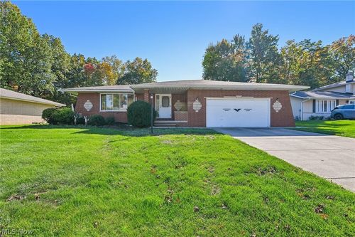 966 Primrose Dr, Seven Hills, OH, 44131-3046 | Card Image