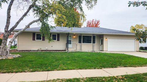1537 22nd Ave S, Fargo, ND, 58103-5240 | Card Image