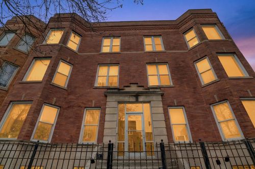 3s-4622 S Calumet Ave, Chicago, IL, 60653-5230 | Card Image
