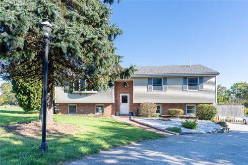 49 Dexter St, Portsmouth, RI, 02871-2607 | Card Image