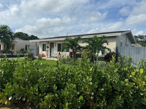 1-211 W 33rd St, Hialeah, FL, 33012-4303 | Card Image