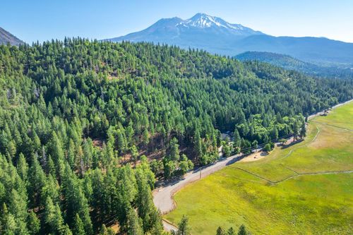 1901 Wyehka Way, Mount Shasta, CA, 96067-9721 | Card Image