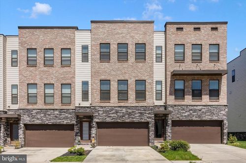 867 Amity St, FREDERICK, MD, 21701-3564 | Card Image