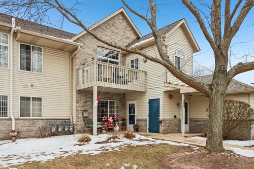 4961 W Maple Leaf Circle, Greenfield, WI, 53220 | Card Image