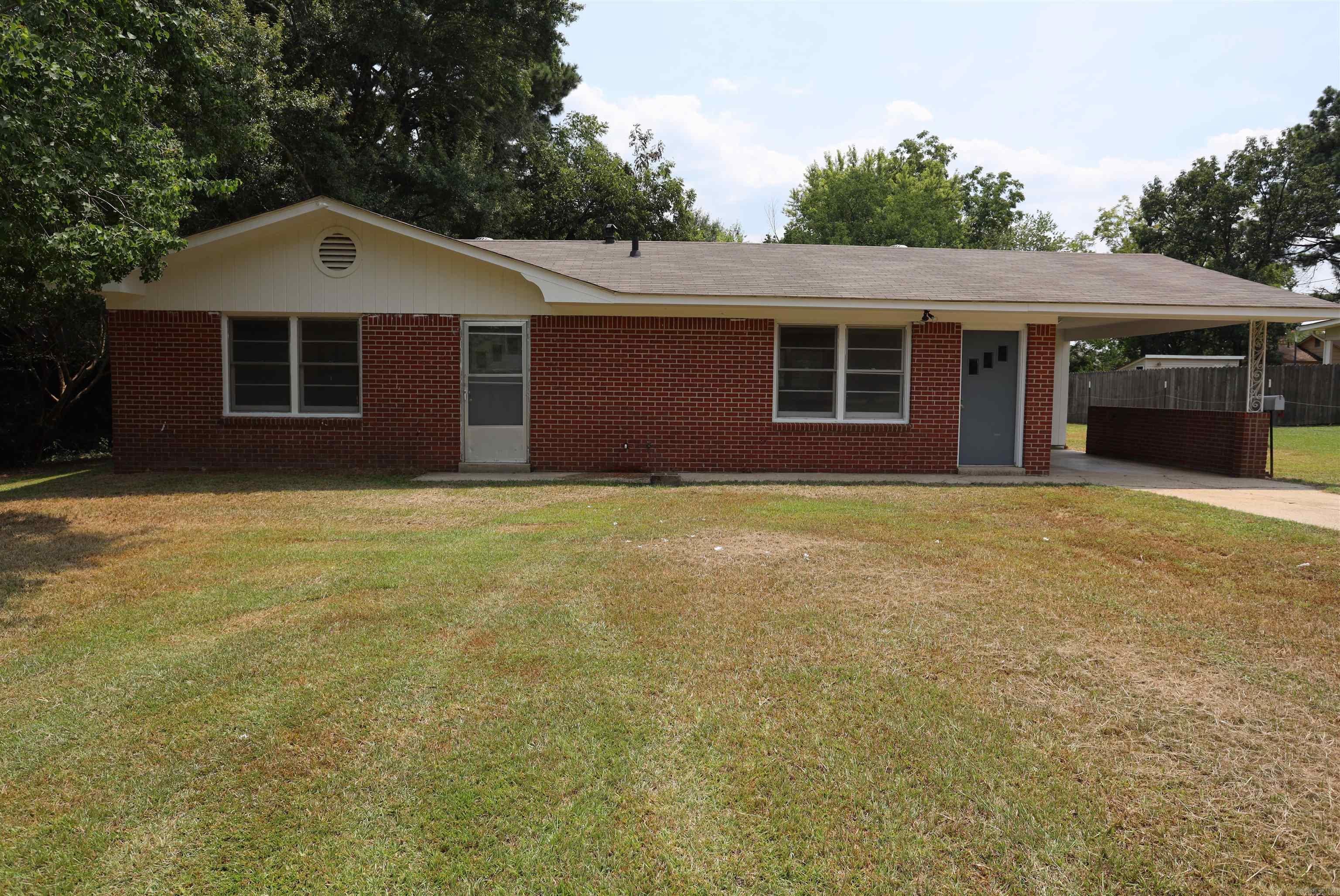 Sturgis St, Warren, AR 71671