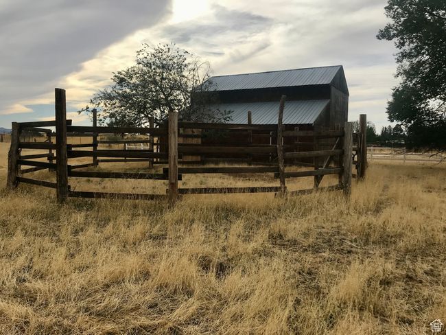 View of yard featuring the barn and round coral | Image 72