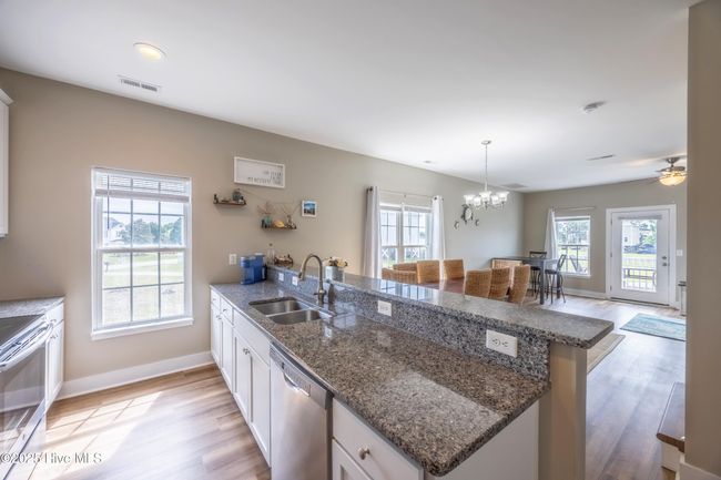 B - 200 Twin Oaks Dr, Townhouse with 3 bedrooms, 3 bathrooms and null parking in Hampstead NC | Image 4