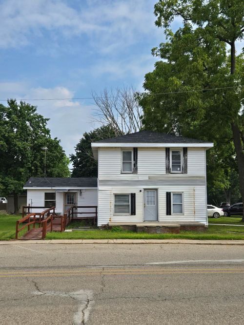 129 E Main St, Maple Rapids, MI, 48853 | Card Image