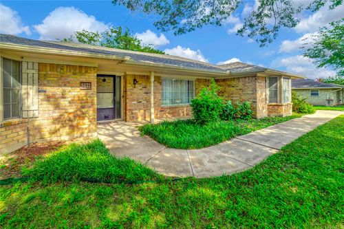 6021 Sycamore Creek Rd, Edgecliff Village, TX, 76134-2550 | Card Image