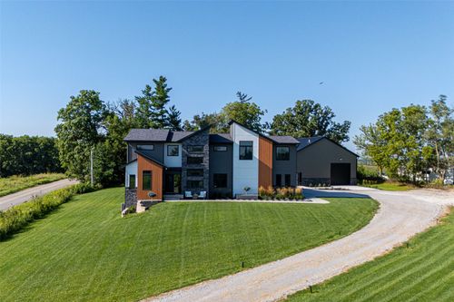 4615 Elynn Ln Ne, Solon, IA, 52333-1211 | Card Image