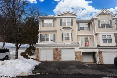 112 Wallace Ct, Green Brook, NJ, 08812-1752 | Card Image