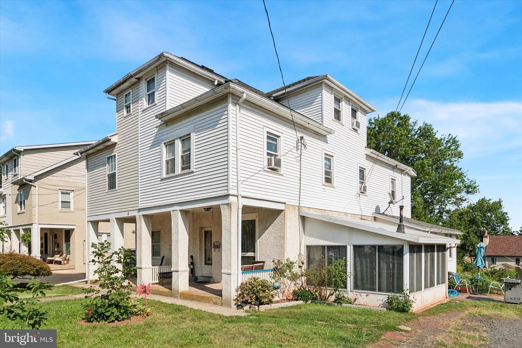 Glenwood Ave, Collegeville, PA 19426