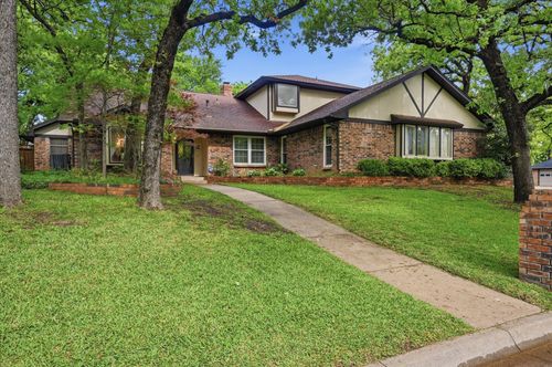 2900 Greenbrook Dr, Arlington, TX, 76016-1831 | Card Image
