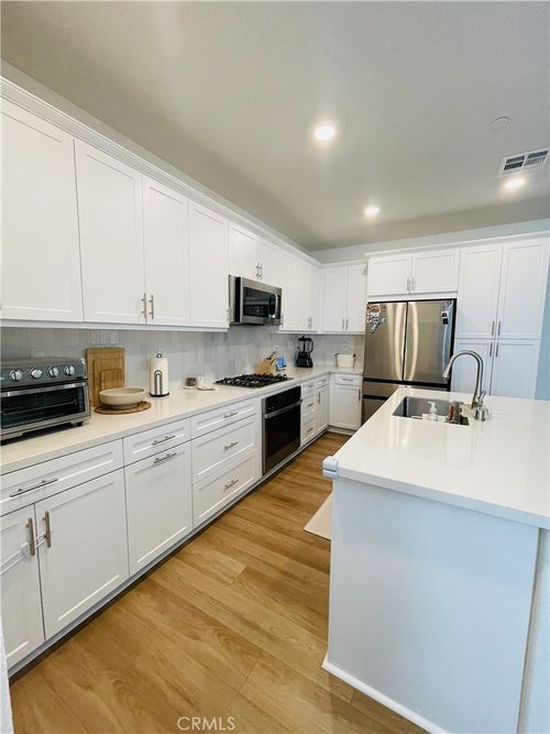 2004 Dewdrop, Upland, CA, 91786-8410 | Card Image