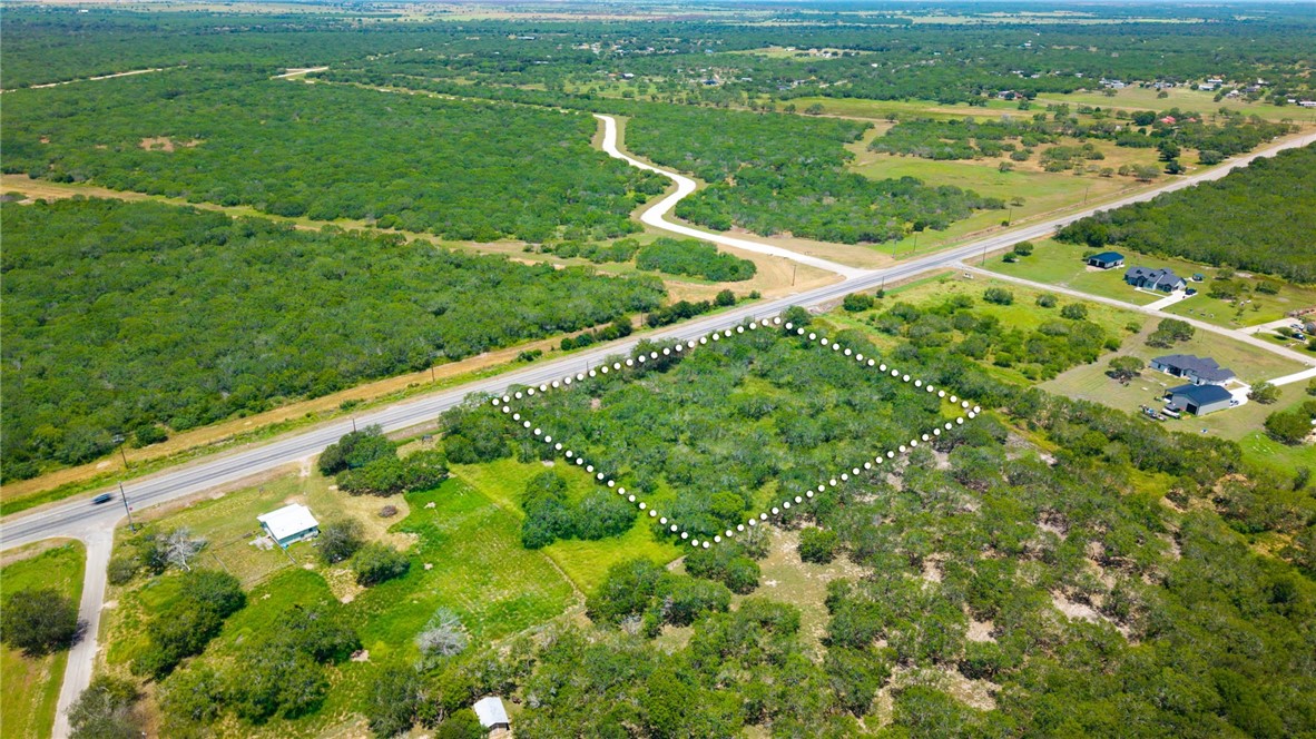 Land in Mathis